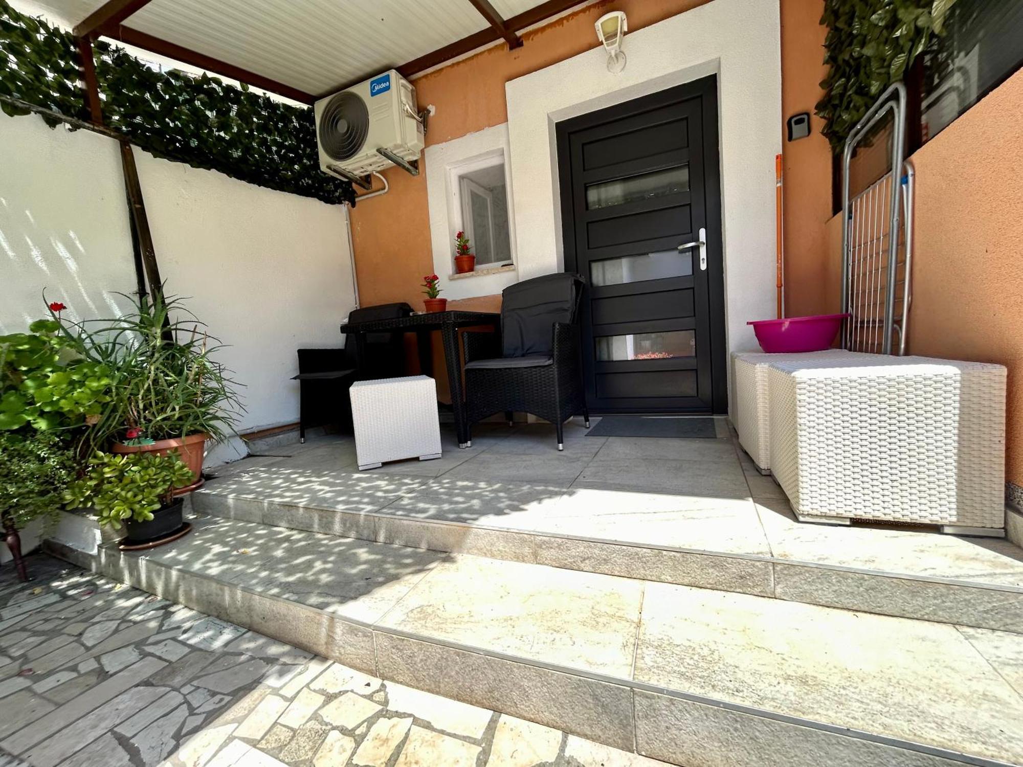 Privatunterkunft City Center With Balcony *